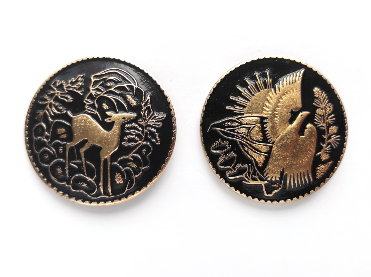 Vintage enamel pins. Size 4.5 cm / 1.7″.
Price $10/ea + $9 shipping
Message me to buy!
How to buy. Other items in my shop. I combine shipping if you buy more than one item