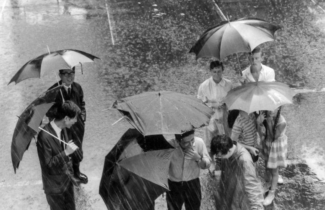 Rain in Moscow. Photo by Inge Weidmann (1965).